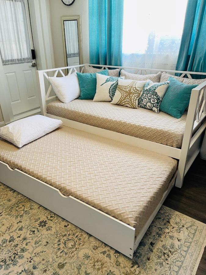 Coastal Chic Suite With Kitchenette And Private Entrance San Petersburgo Exterior foto
